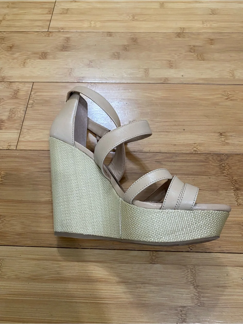 Gianni Bini Josilee Nude Strappy Wedge Sandals Size 8.5 Neutral Leather Look